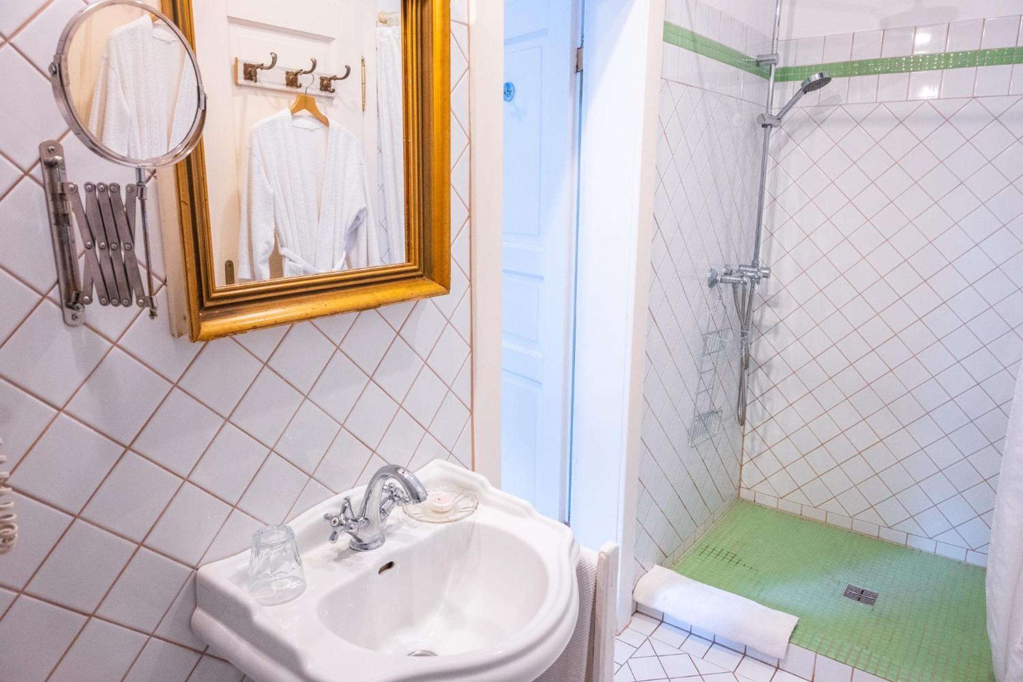 Family Hotel Okor Экстерьер фото